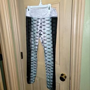 NWOT Aquaflauge Athletic Pants leggings sz S Fish scales